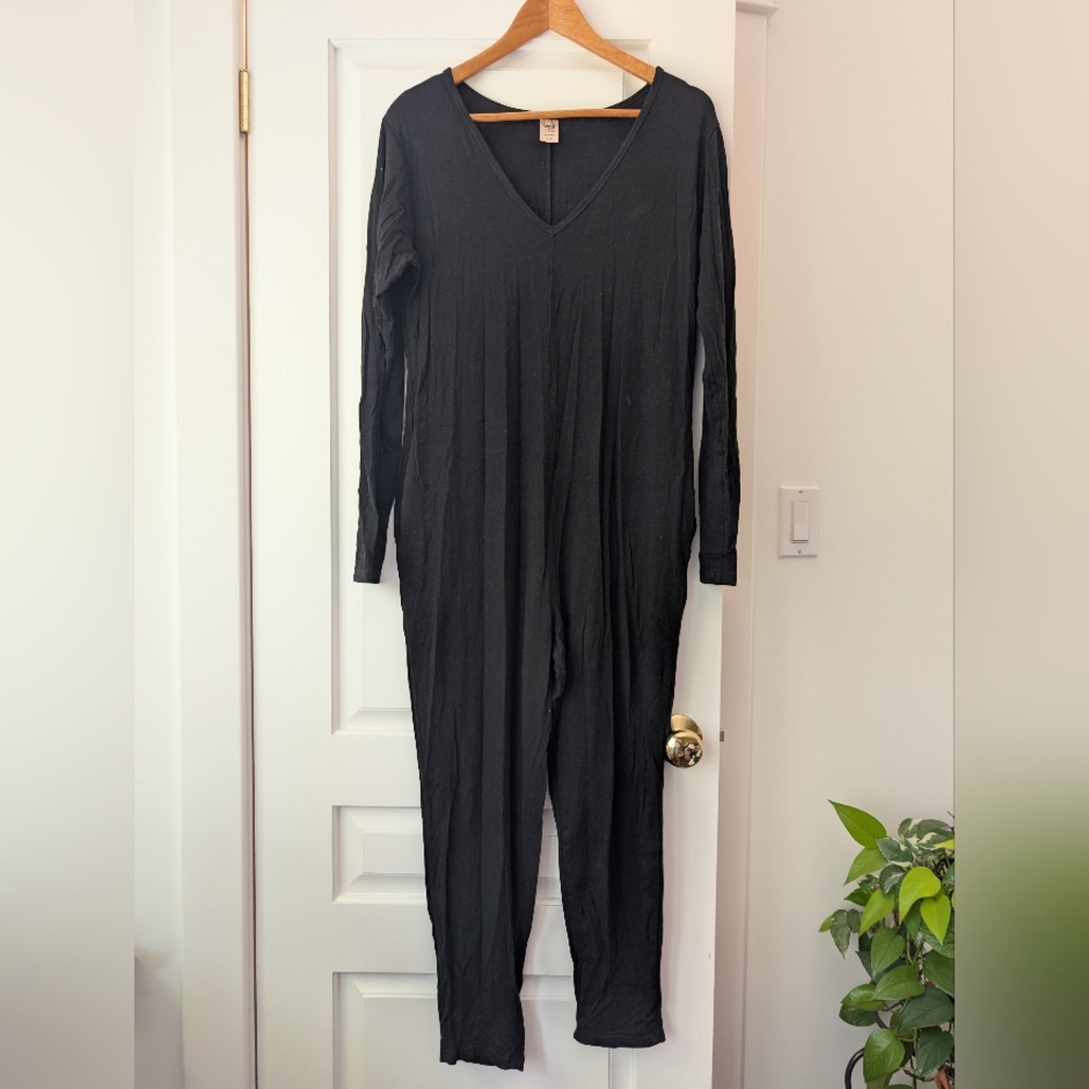 EUC Smash + Tess Long Sleeve Friday V-neck Jersey Romper